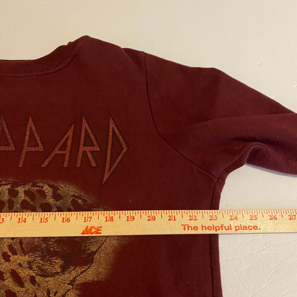 Def Leppard Sweatshirt Crewneck Sz L Burgundy Graphic Distressed Cheetah - Picture 5 of 6